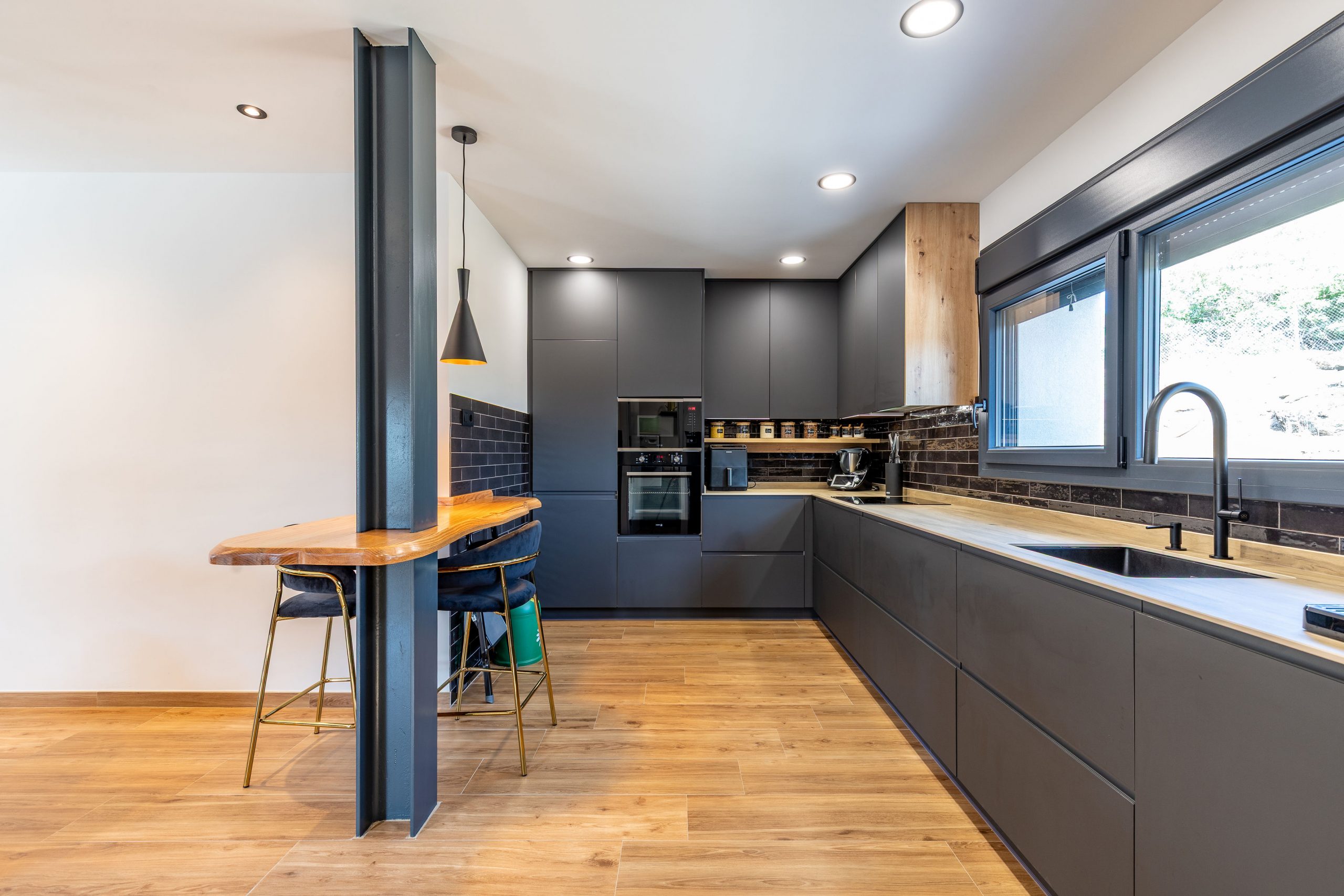 vivienda-unifamiliar-reforma-nave-industrial-a-vivienda-nessarquitectos